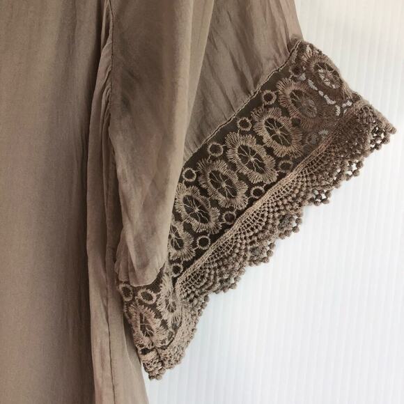 Guisy 100% silk top with crocheted details size small beige made in Italy - Picture 10 of 11